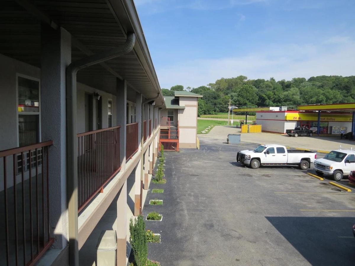 First Western Inn Caseyville Εξωτερικό φωτογραφία