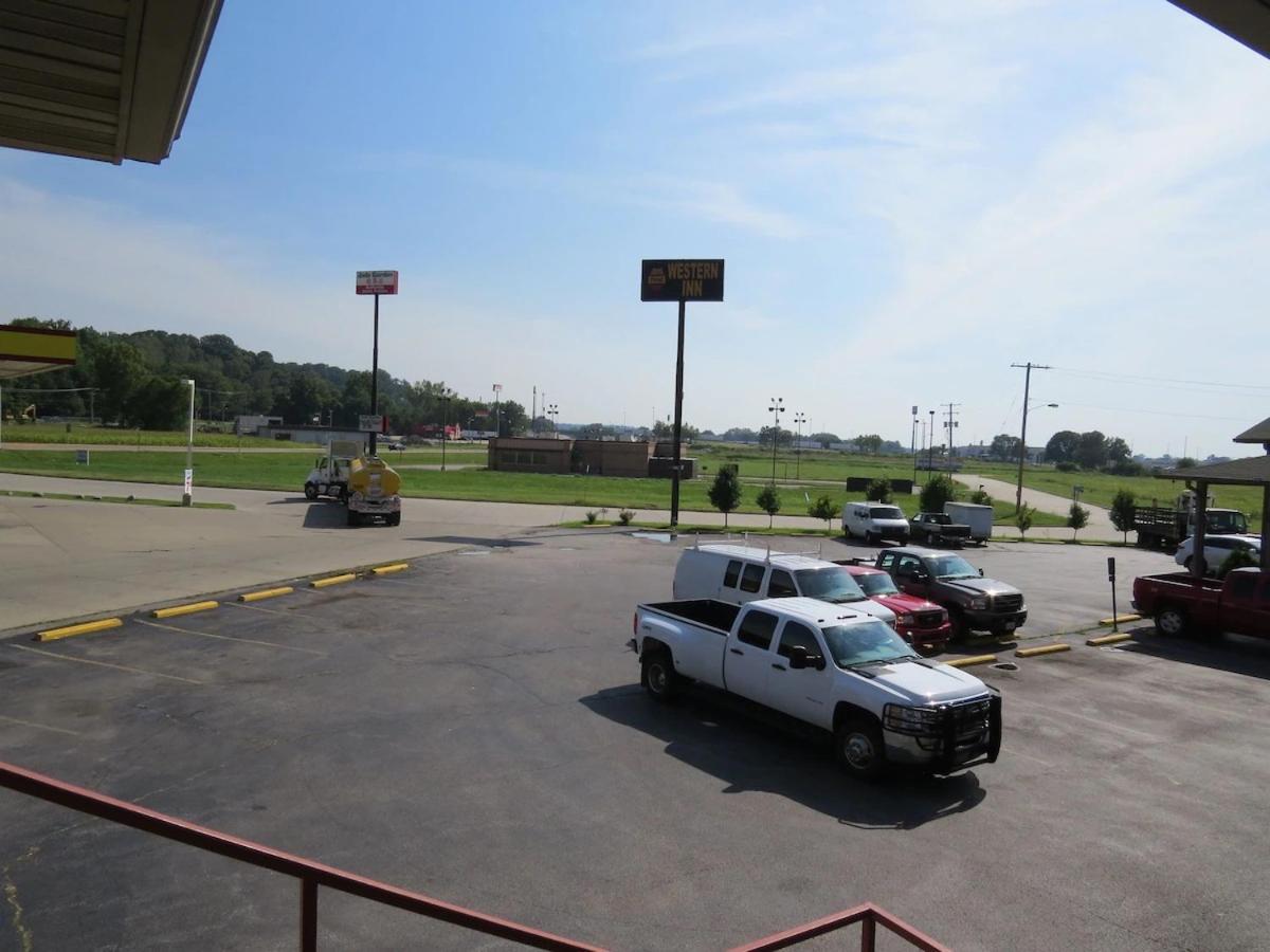 First Western Inn Caseyville Εξωτερικό φωτογραφία