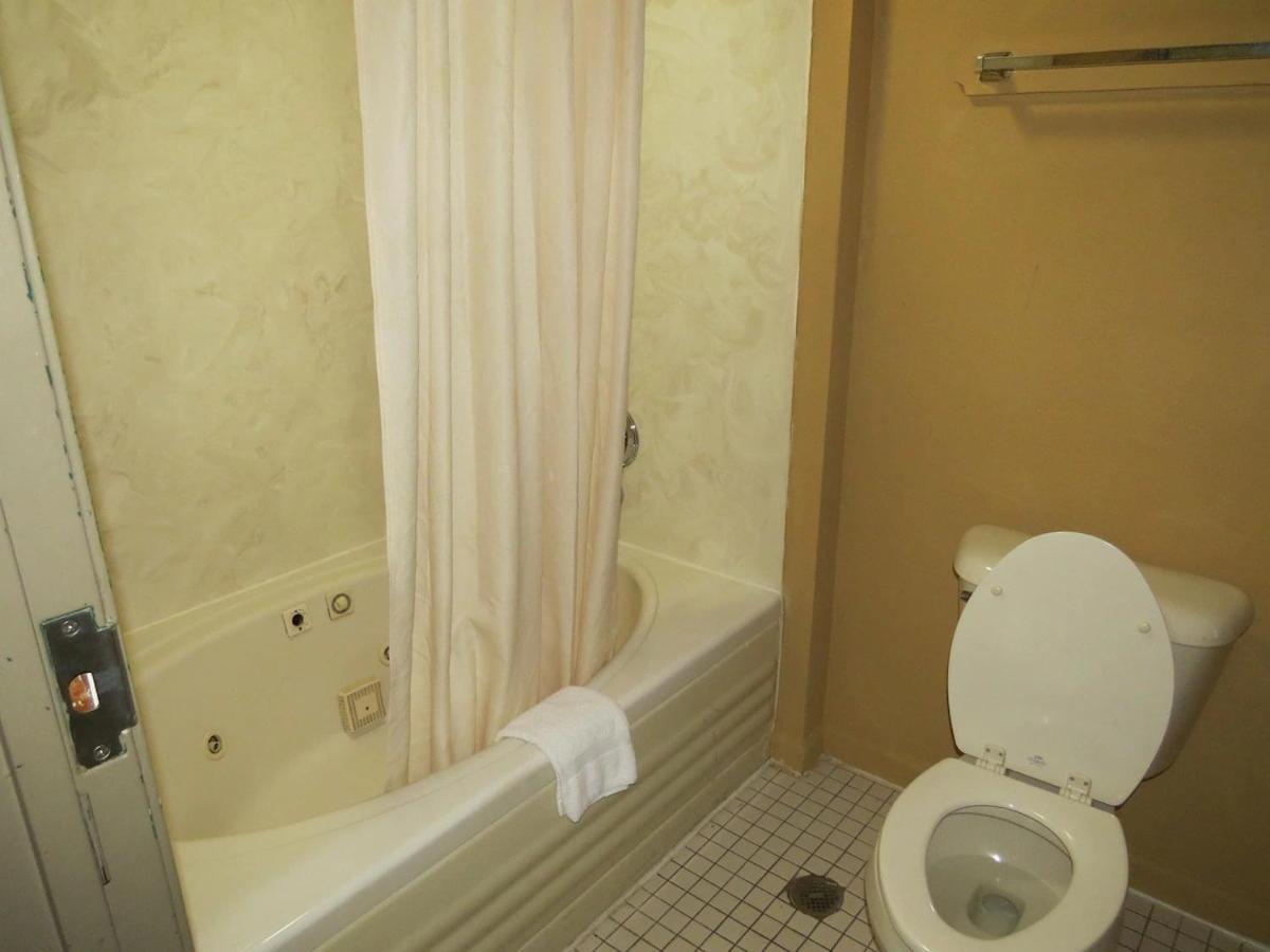 First Western Inn Caseyville Εξωτερικό φωτογραφία