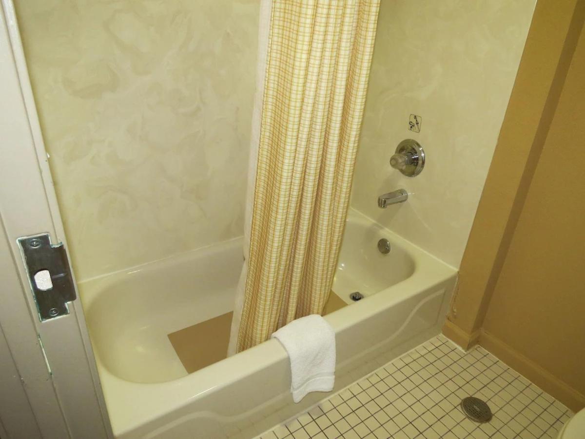 First Western Inn Caseyville Εξωτερικό φωτογραφία